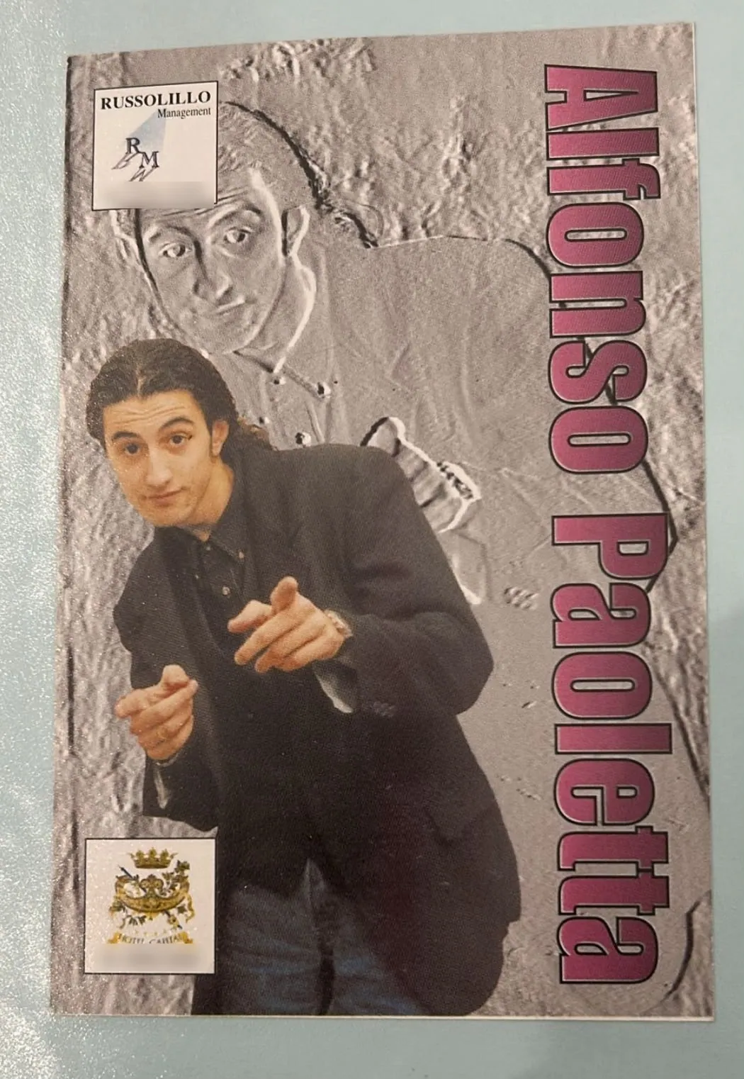 Un cartoncino promozionale di Alfonso Paoletta giovanissimo presentatore